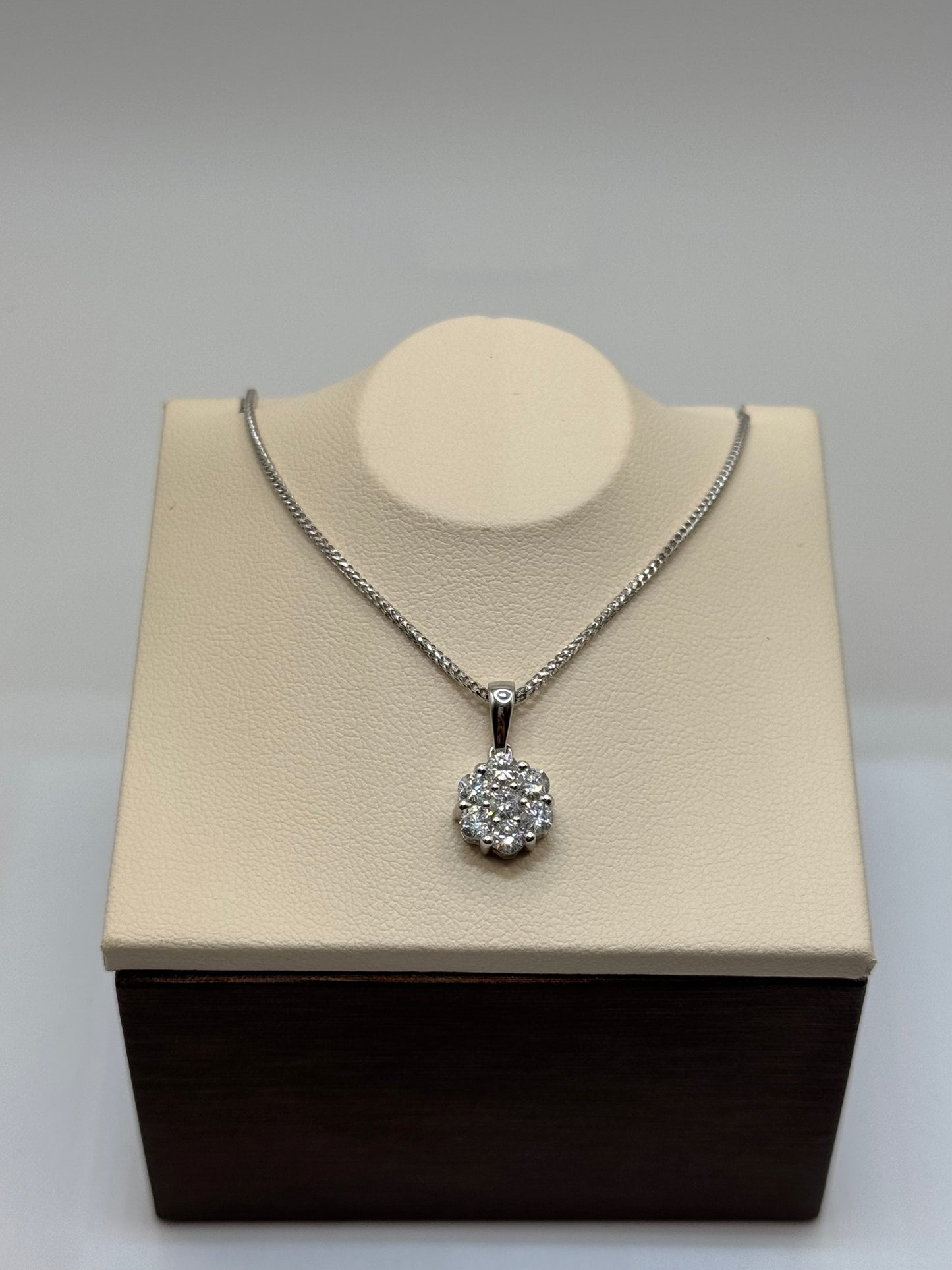 10KT 2 Carat Cluster Pendant w/Chain