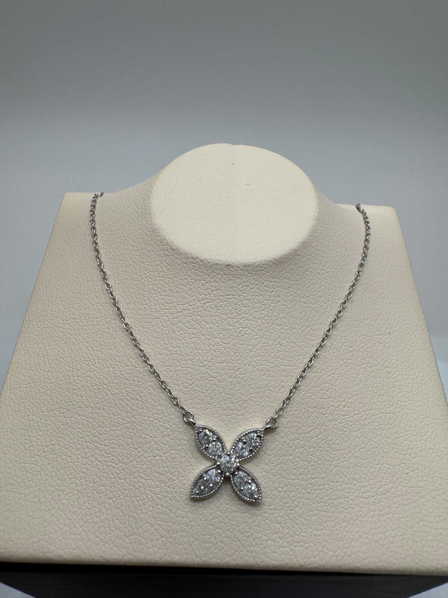 10K Clover Necklace